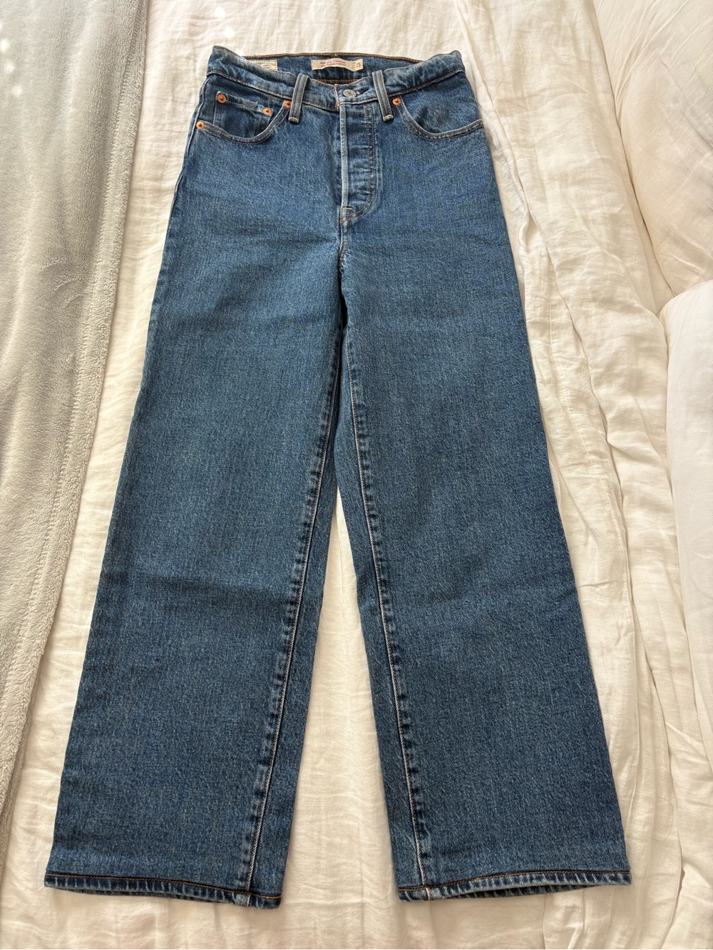 Levi’s Leg Jeans in Dark Blue